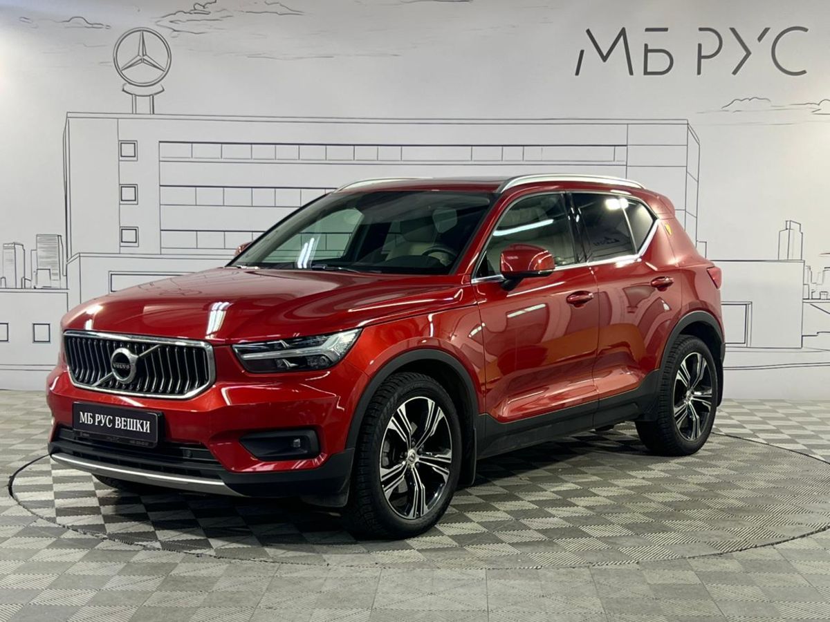 Автомобиль Volvo XC40 I поколение 2.0 AT 4WD (190 л.с.) Инскрипшн / inscription Красный 2021 с пробегом 58 540 км