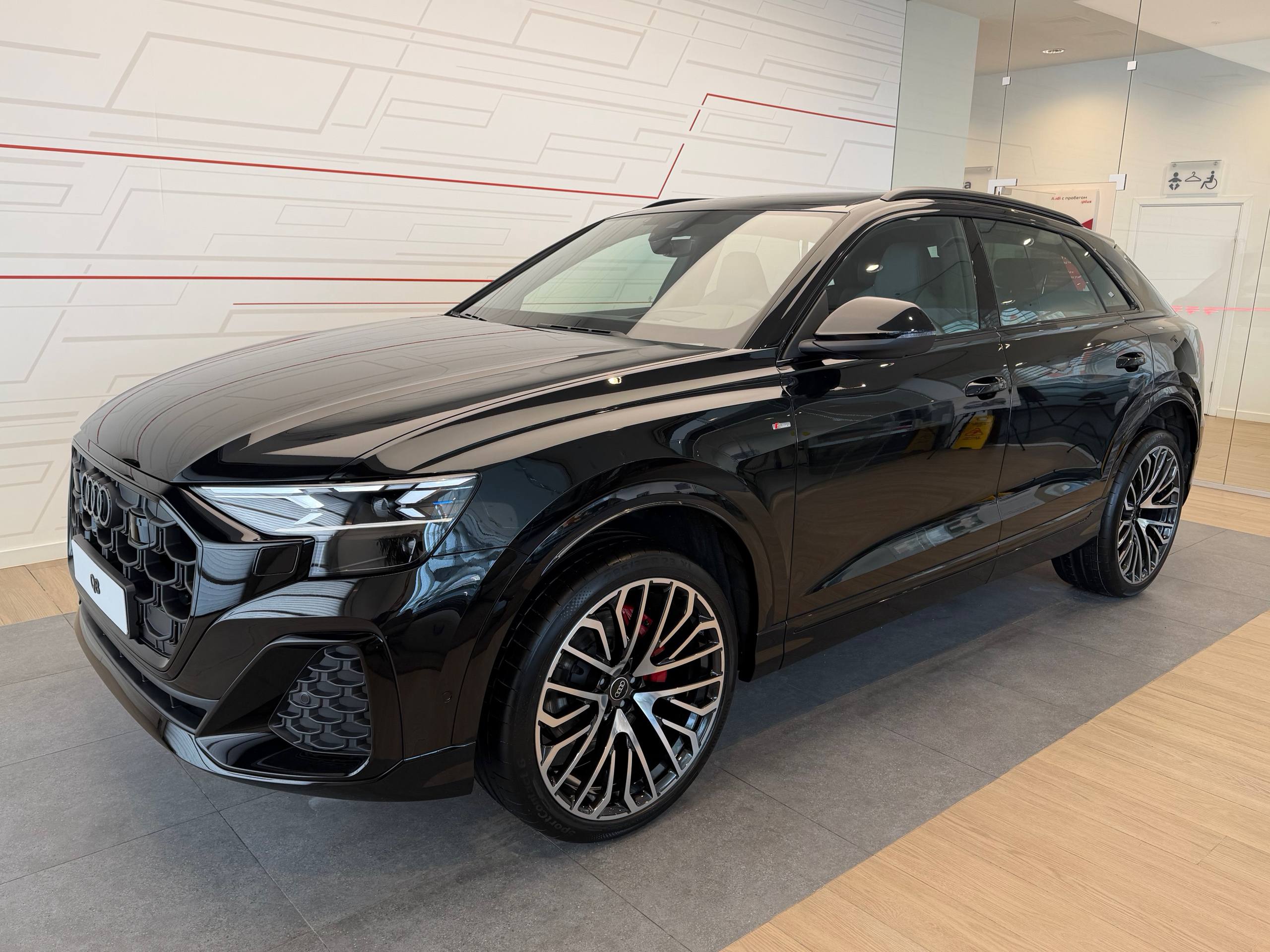 Автомобиль Audi Q8 I (4M) [рестайлинг] 3.0d AT 4WD (249 л.с.) 45 TDI Белый 2025 