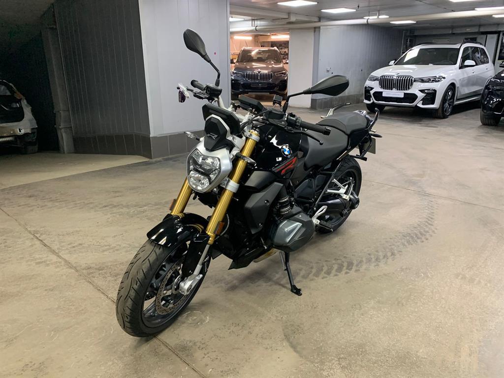 Bmw синего цвета