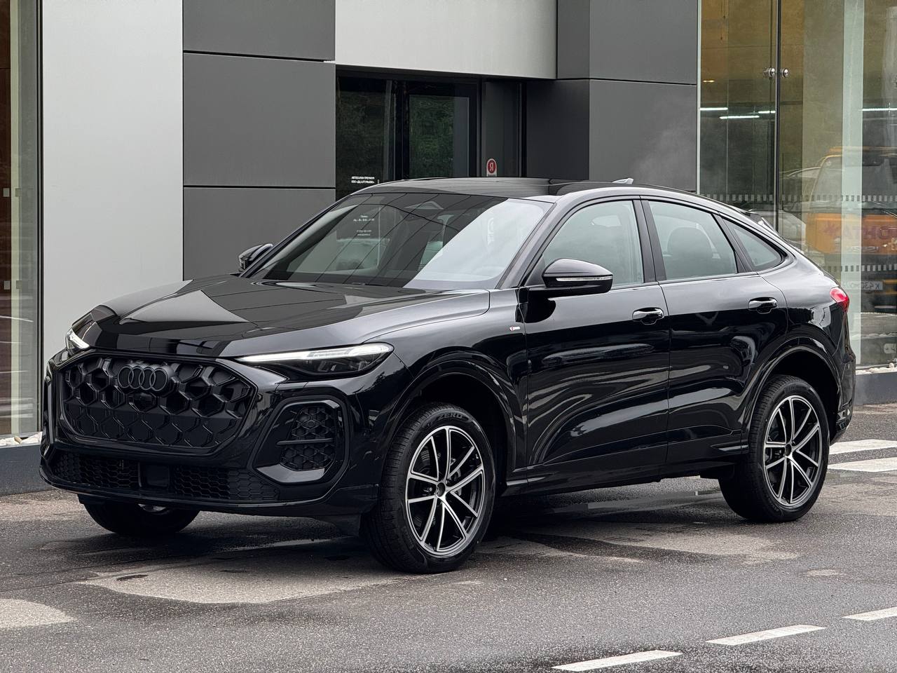 Audi Q5 Sportback II поколение 2.0 AMT 4WD (272 л.с.) TFSI quattro S tronic Чёрный 2025 