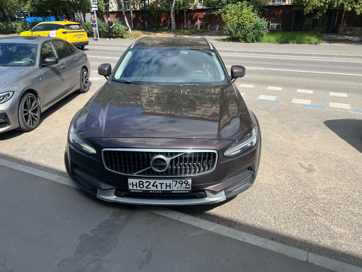 Volvo V90 Cross Country I поколение 2.0d AT 4WD (190 л.с.) Pro Коричневый 2017 с пробегом 302 688 км