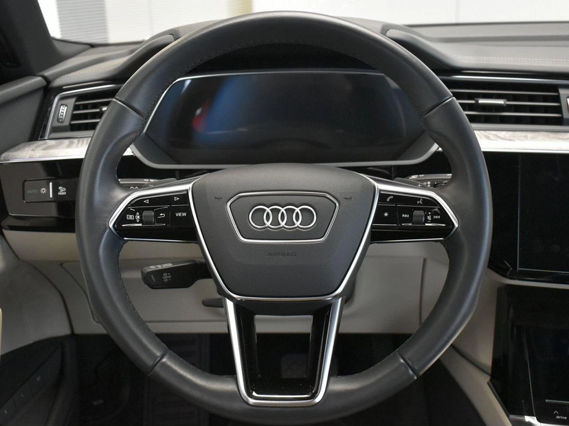 Автомобиль Audi e-tron I поколение Electro AT 4WD (300 кВт) Design  2021 с пробегом 20 856 км