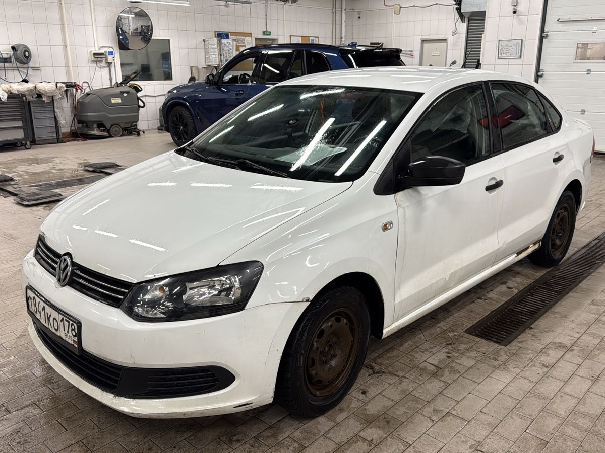 Автомобиль Volkswagen Polo V [рестайлинг] 1.6 MT (105 л.с.) Highline 15-18 Белый 2015 с пробегом 204 694 км