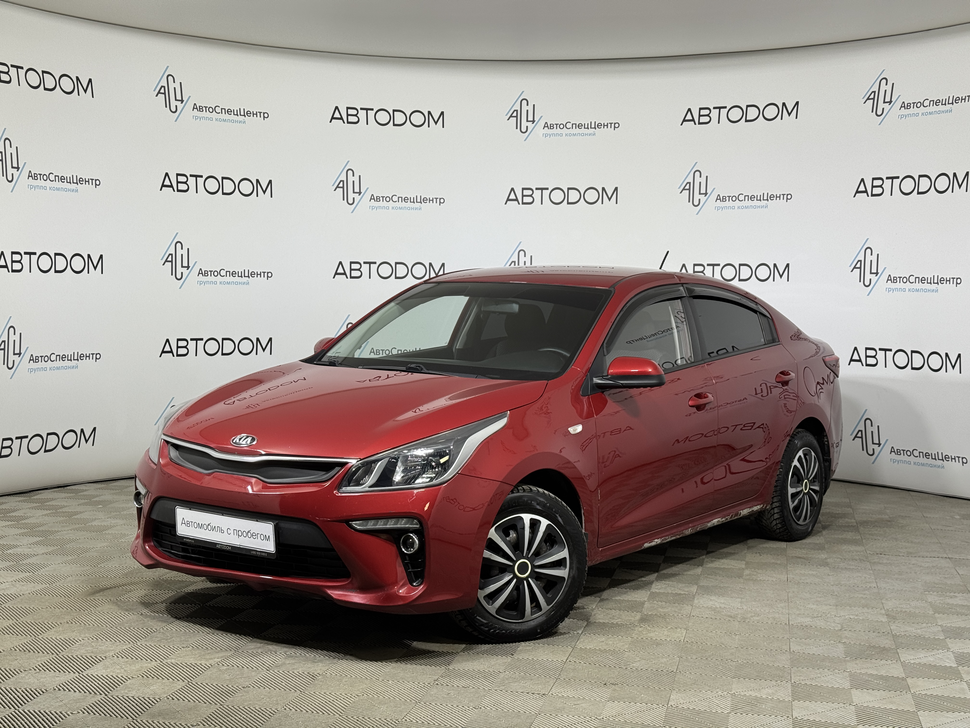 Автомобиль Kia Rio IV поколение 1.6 AT (123 л.с.) Luxe Красный 2017 с пробегом 134 587 км