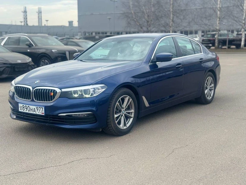 Автомобиль BMW 5 серии VII поколение (G30/G31) 520 2.0 AT (184 л.с.) Base Синий 2018 с пробегом 61 000 км