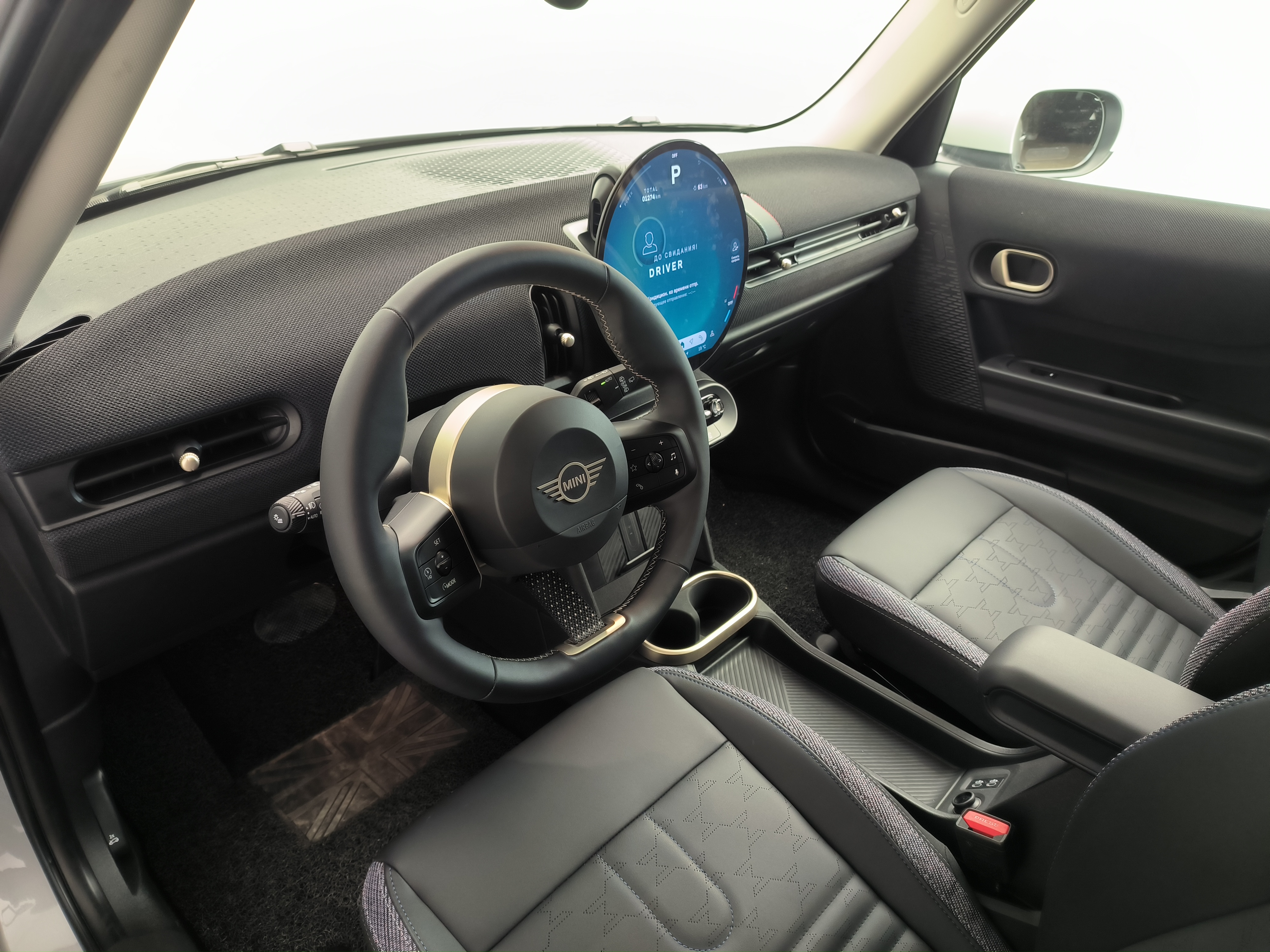 Автомобиль MINI Hatch IV поколение (F65/F66/J01) C 2.0 AMT (163 л.с.) Base Серебристый 2025 