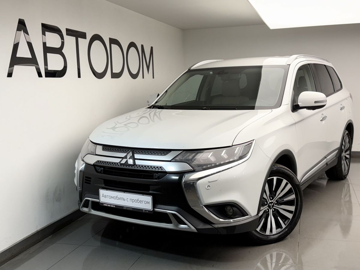 Mitsubishi Outlander III [3-й рестайлинг] 2.4 CVT 4WD (167 л.с.) Ultimate (Beige) Белый 2019 с пробегом 215 059 км