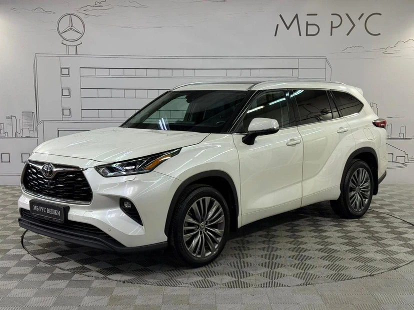 Toyota Highlander IV поколение 3.5 AT 4WD (249 л.с.) Luxe Safety Белый 2020 с пробегом 26 800 км