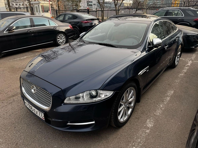 Автомобиль Jaguar XJ IV поколение (X351) 3.0 AT 4WD (340 л.с.) Portfolio Синий 2013 с пробегом 93 000 км