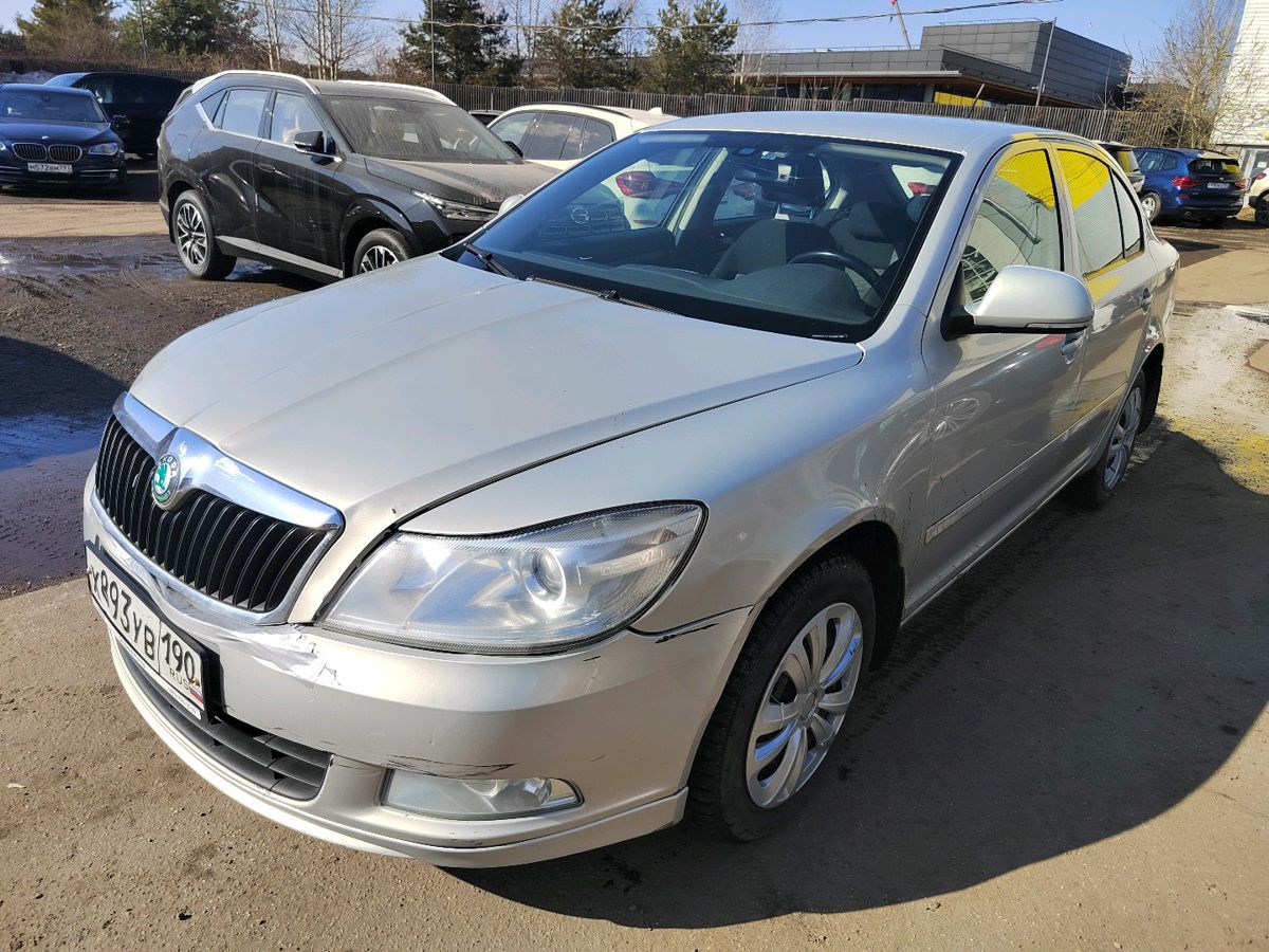 Автомобиль Skoda Octavia II (A5) [рестайлинг] 1.8 MT (152 л.с.) Base Серый 2012 с пробегом 228 000 км