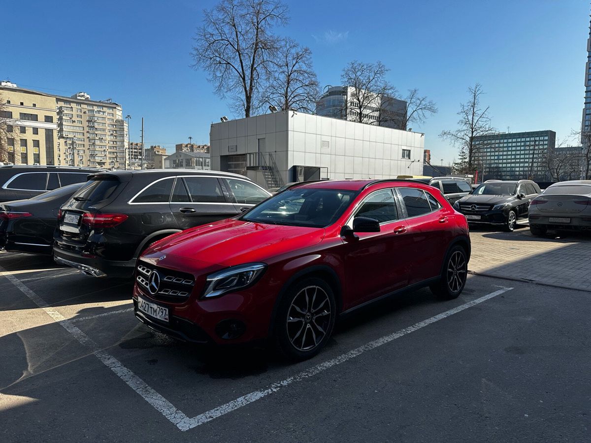Автомобиль Mercedes-Benz GLA I (X156) [рестайлинг] 250 2.0 AMT 4Matic (211 л.с.) Base Красный 2019 с пробегом 80 000 км