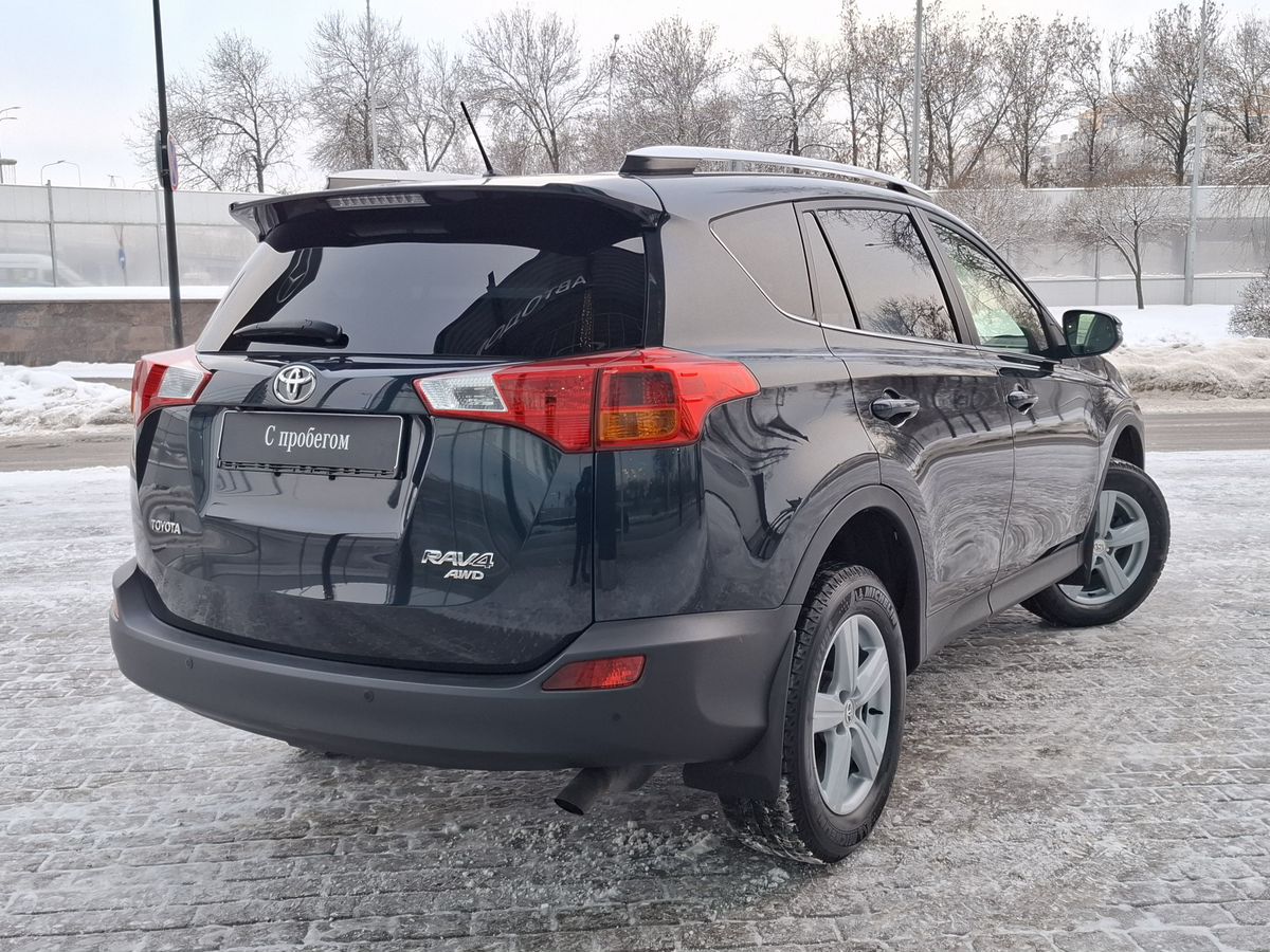 Автомобиль Toyota RAV4 IV поколение (XA40) 2.0 CVT 4WD (146 л.с.) Комфорт Плюс Серый 2015 с пробегом 142 018 км