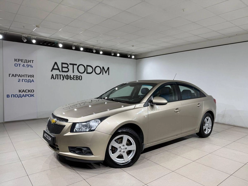 Автомобиль Chevrolet Cruze I поколение (J300) 1.8 AT (141 л.с.) LS Бежевый 2011 с пробегом 440 000 км