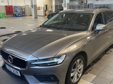 Автомобиль Volvo V60 II поколение 2.0d AT (150 л.с.) Base Бежевый 2019 с пробегом 81500 км