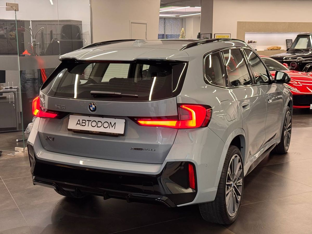 Автомобиль BMW X1 III поколение (U11) 2.0 AMT 4WD (204 л.с.) Base Серый 2025 с пробегом 42 км
