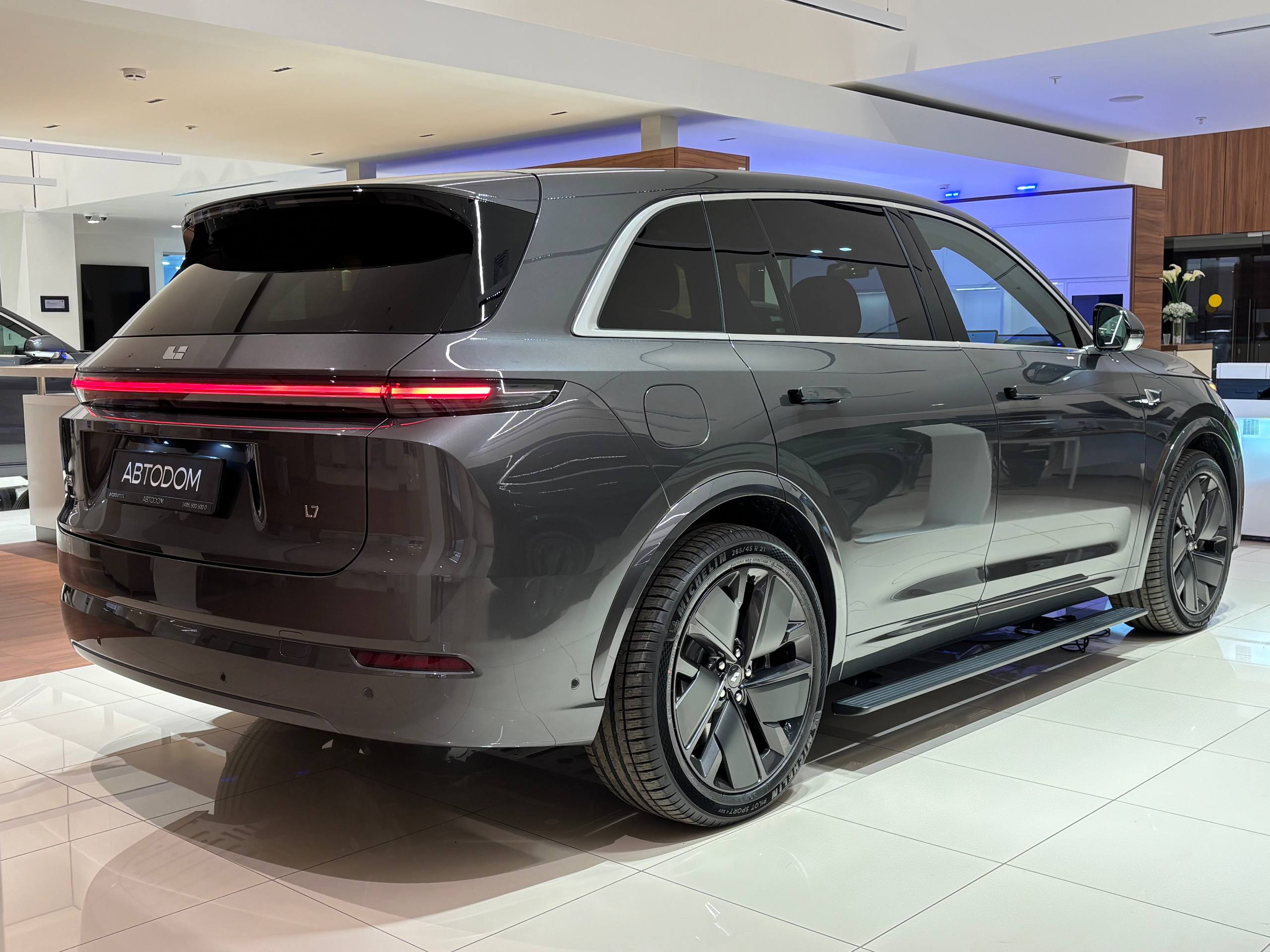 Автомобиль LiXiang L7 I [рестайлинг] 52.3 kWh 1.5hyb AT 4WD (449 л.с.) Ultra Серый 2025 