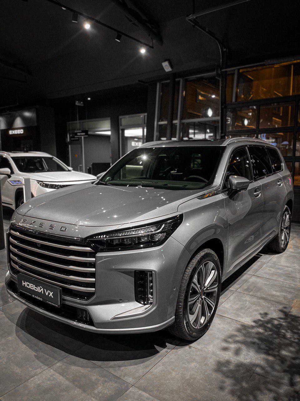 Автомобиль EXEED VX I [рестайлинг] 2.0 AT 4WD (249 л.с.) Президент 7 мест Серебристый 2025 