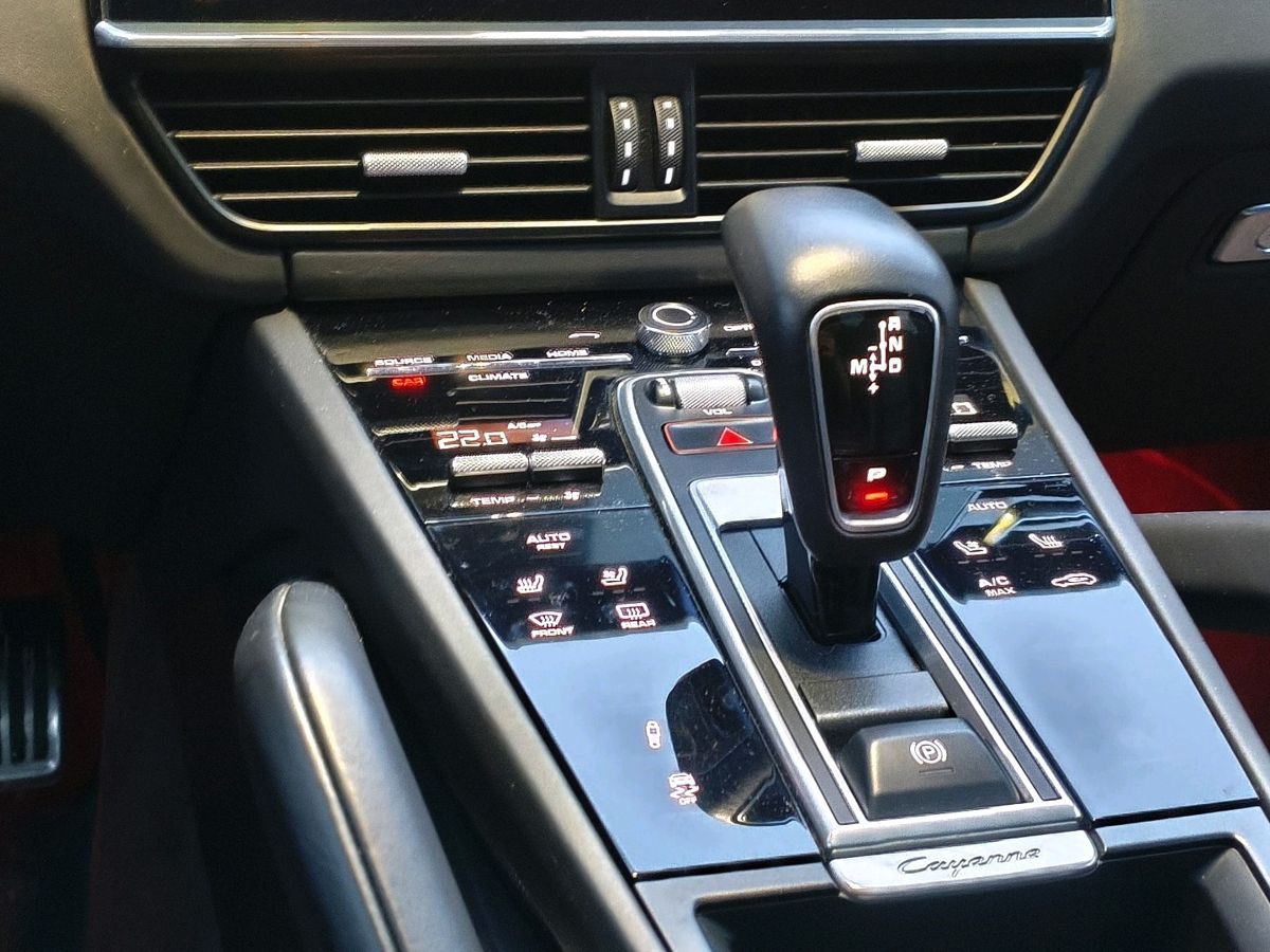 Автомобиль Porsche Cayenne III поколение Turbo 4.0 AT 4WD (550 л.с.) Turbo Чёрный 2019 с пробегом 79 473 км