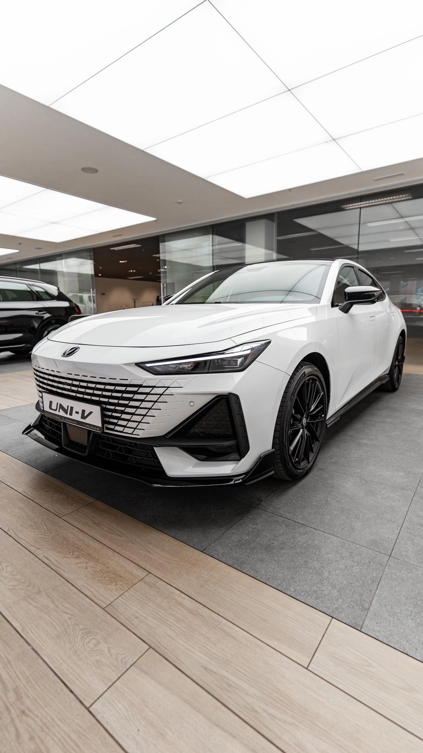 Автомобиль Changan UNI-V I поколение 1.5 AMT (181 л.с.) Tech Белый 2024