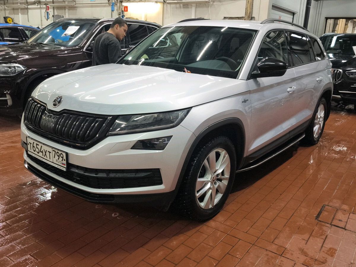 Автомобиль Skoda Kodiaq I поколение 2.0 AMT 4WD (180 л.с.) Hockey Edition Серый 2021 с пробегом 26 817 км