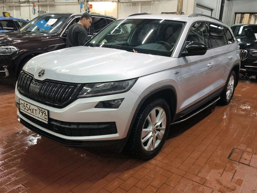 Автомобиль Skoda Kodiaq I поколение 2.0 AMT 4WD (180 л.с.) Hockey Edition Серый 2021 с пробегом 26 817 км