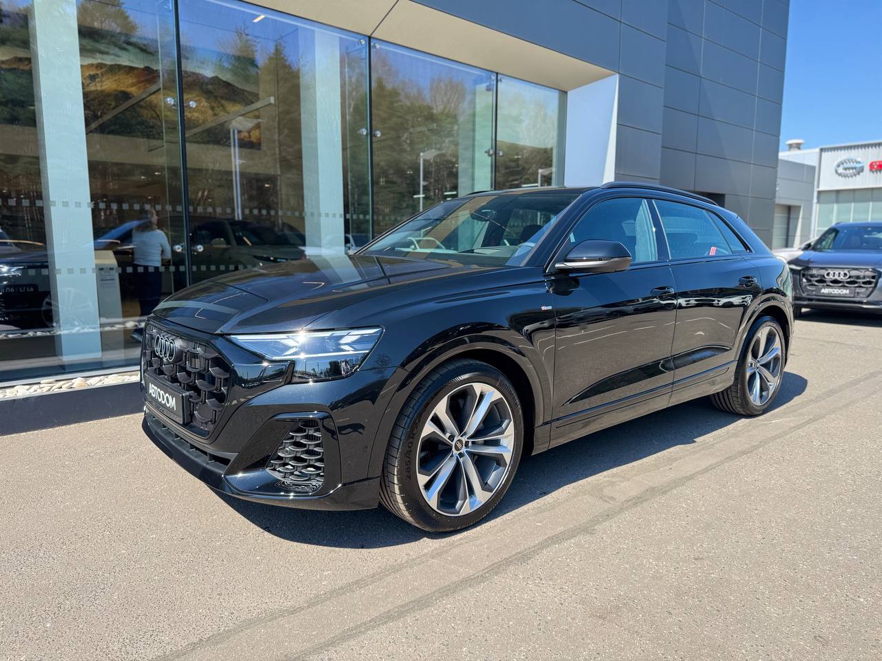 Audi Q8 I (4M) [рестайлинг] 3.0 AT 4WD (340 л.с.) 55 ТФСИ Кватро типтроник Чёрный 2025 