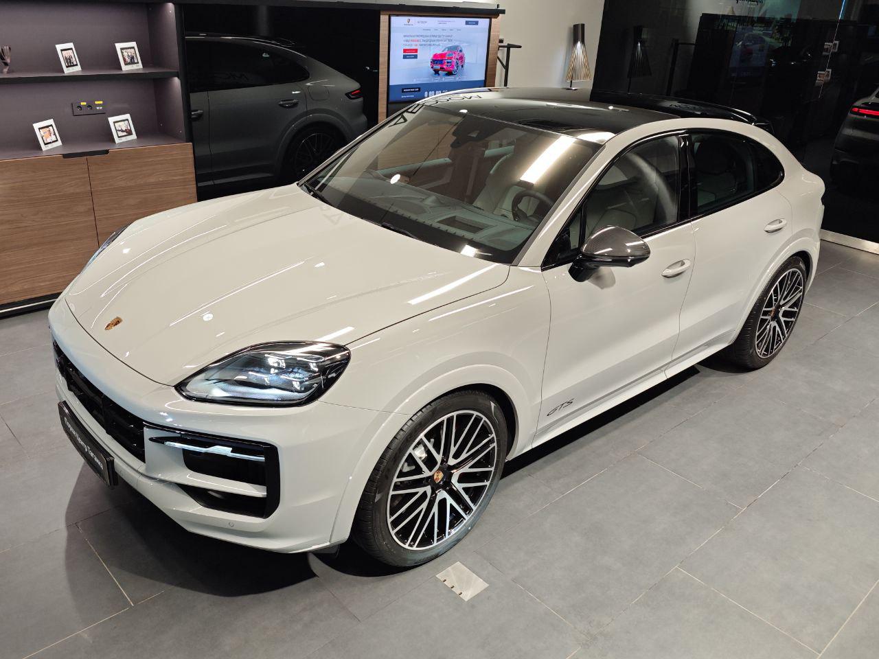 Автомобиль Porsche Cayenne III [рестайлинг] GTS 4.0 AT 4WD (500 л.с.) GTS Coupé Серый 2025 