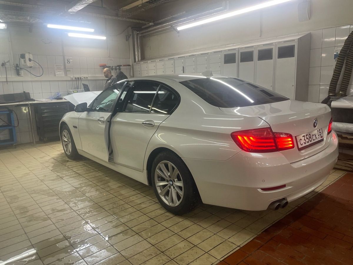 Автомобиль BMW 5 серии VI (F07/F10/F11) [рестайлинг] 520 2.0d AT (190 л.с.) Base Белый 2016 с пробегом 164 500 км