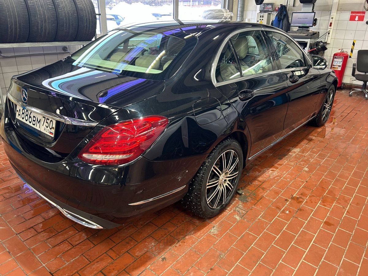 Автомобиль Mercedes-Benz C-Класс IV поколение (W205/S205/C205) 180 1.6 7AT (150 л.с.) Base Чёрный 2015 с пробегом 148 515 км