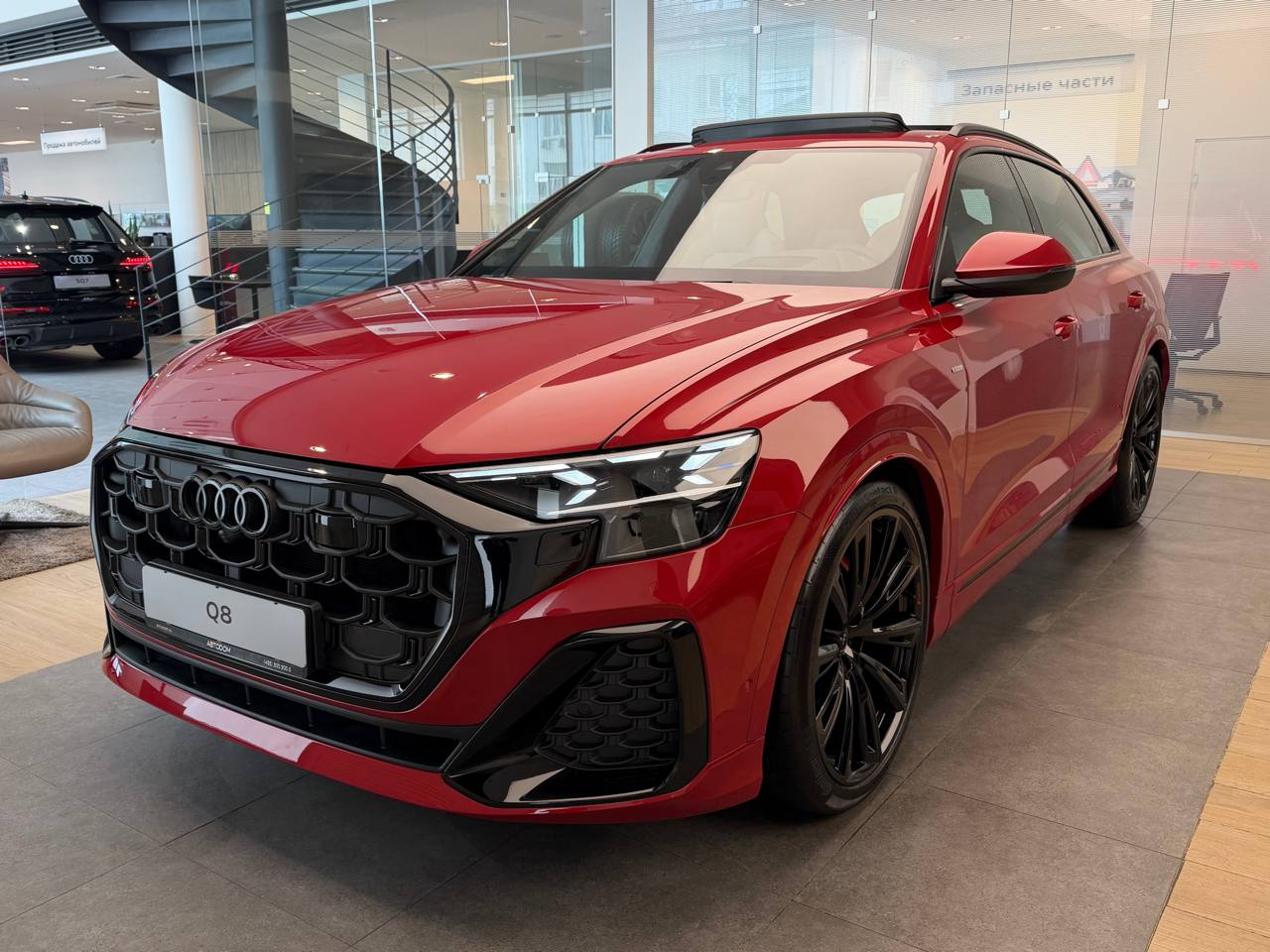 Автомобиль Audi Q8 I (4M) [рестайлинг] 3.0d AT 4WD (249 л.с.) 45 TDI quattro tiptronic Красный 2025 
