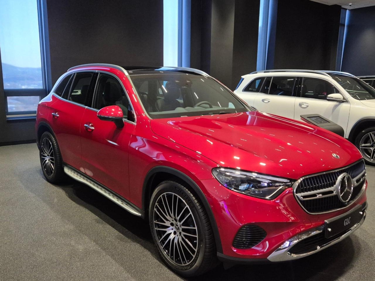 Автомобиль Mercedes-Benz GLC II поколение (X254) 2.0 AT 4Matic (258 л.с.) Base Красный 2025 