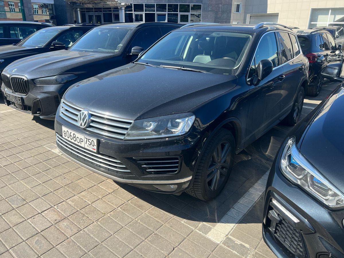 Volkswagen Touareg II [рестайлинг] 3.0d AT 4WD (245 л.с.) R-Line Чёрный 2017 с пробегом 112 995 км