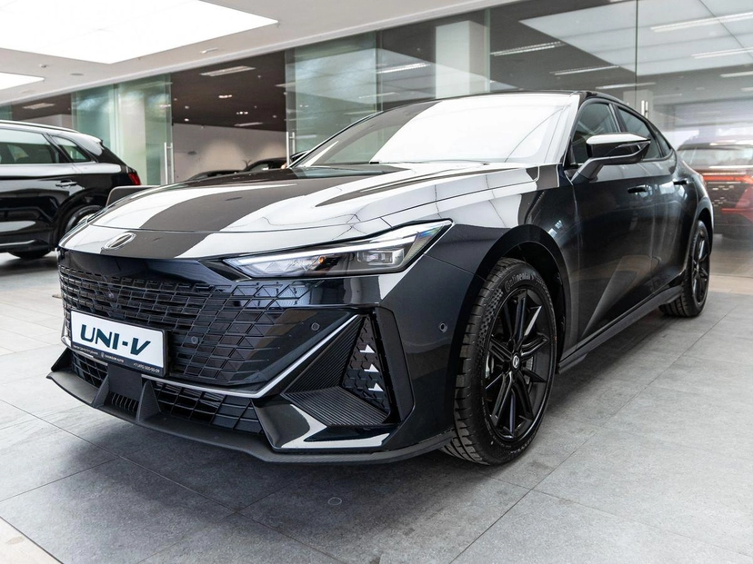 Автомобиль Changan UNI-V I поколение 1.5 AMT (181 л.с.) Tech Чёрный 2024