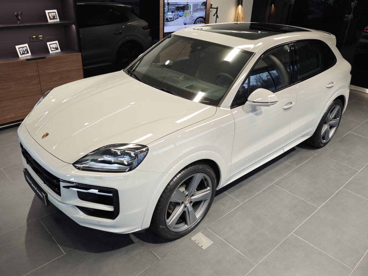 Автомобиль Porsche Cayenne III [рестайлинг] 3.0 AT 4WD (353 л.с.) Base Серый  