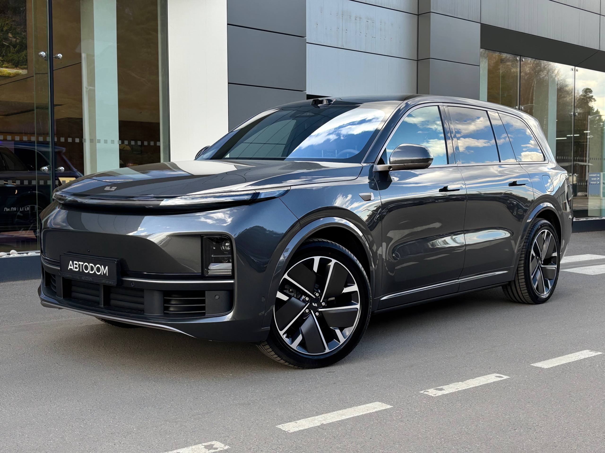 Автомобиль LiXiang L9 I [рестайлинг] 1.5hyb AT 4WD (449 л.с.) Ultra Серый 2025 