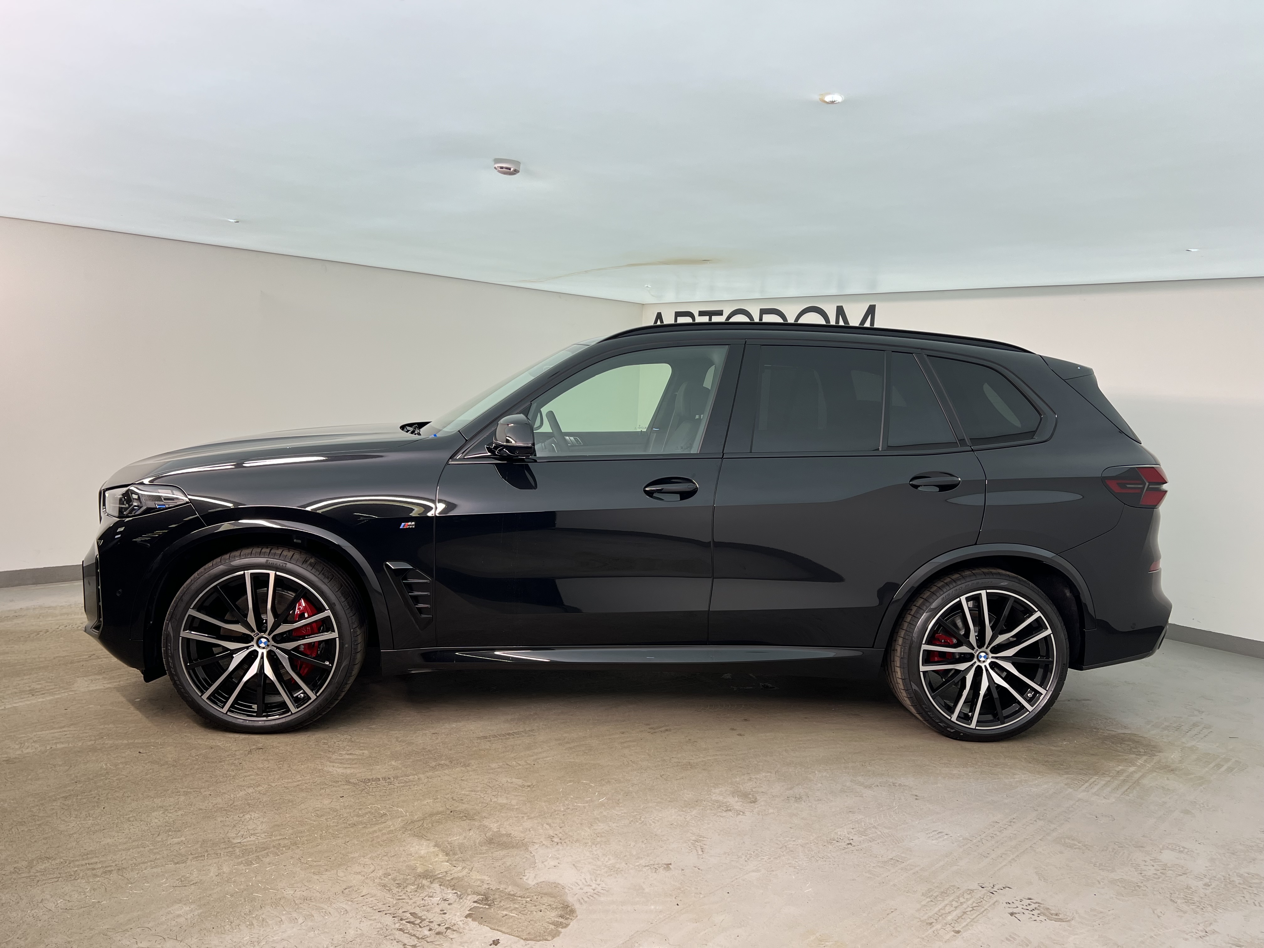 Автомобиль BMW X5 IV (G05) [рестайлинг] 3.0d AT 4WD (340 л.с.) xDrive40d Чёрный 2025 