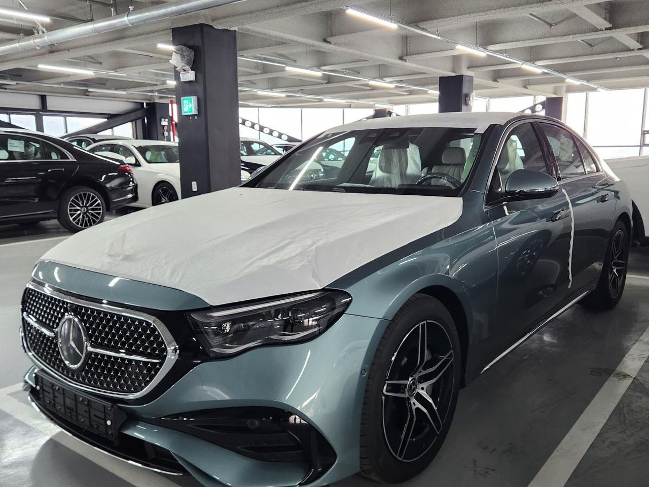 Автомобиль Mercedes-Benz E-Класс VI поколение (W214/S214) 2.0 AT 4Matic (258 л.с.) Exclusive Зелёный 2025 