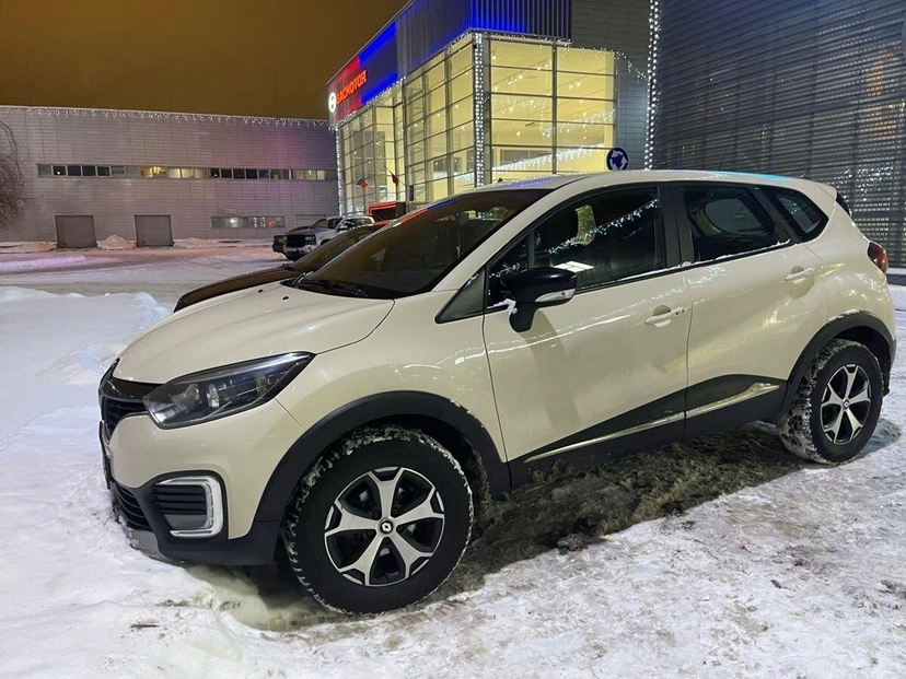 Автомобиль Renault Kaptur I поколение 1.6 MT (114 л.с.) Drive Бежевый 2019 с пробегом 146 413 км