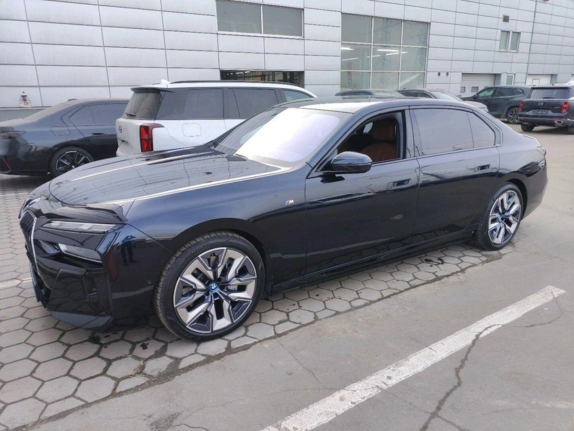 Автомобиль BMW i7 I поколение Electro AT 4WD (400 кВт) Base Чёрный 2023 с пробегом 7 683 км