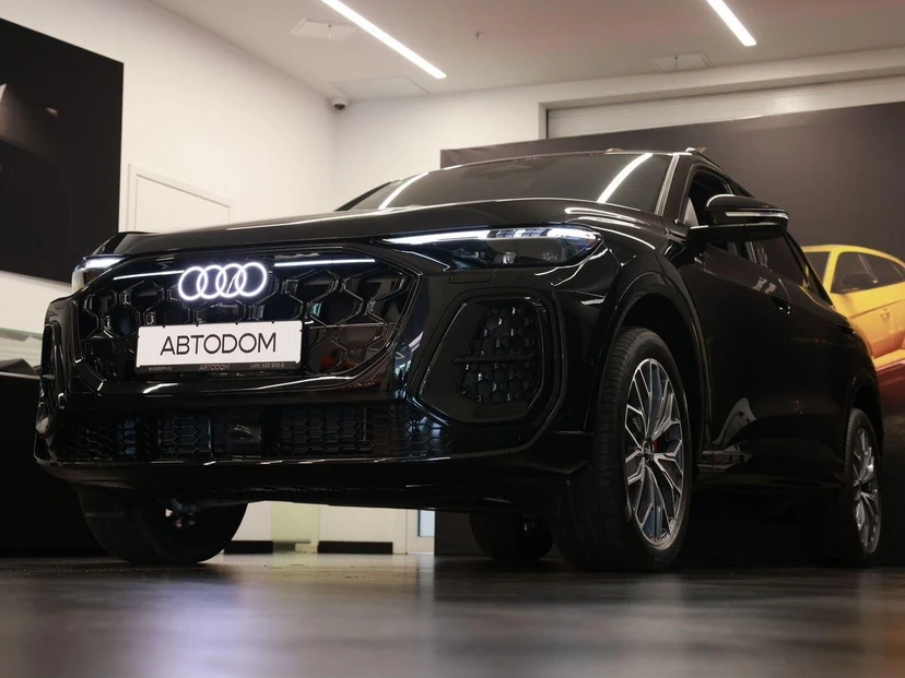 Audi Q5 III поколение (GU) 2.0 AMT 4WD (204 л.с.) Luxury Чёрный 2026 с пробегом 30 км
