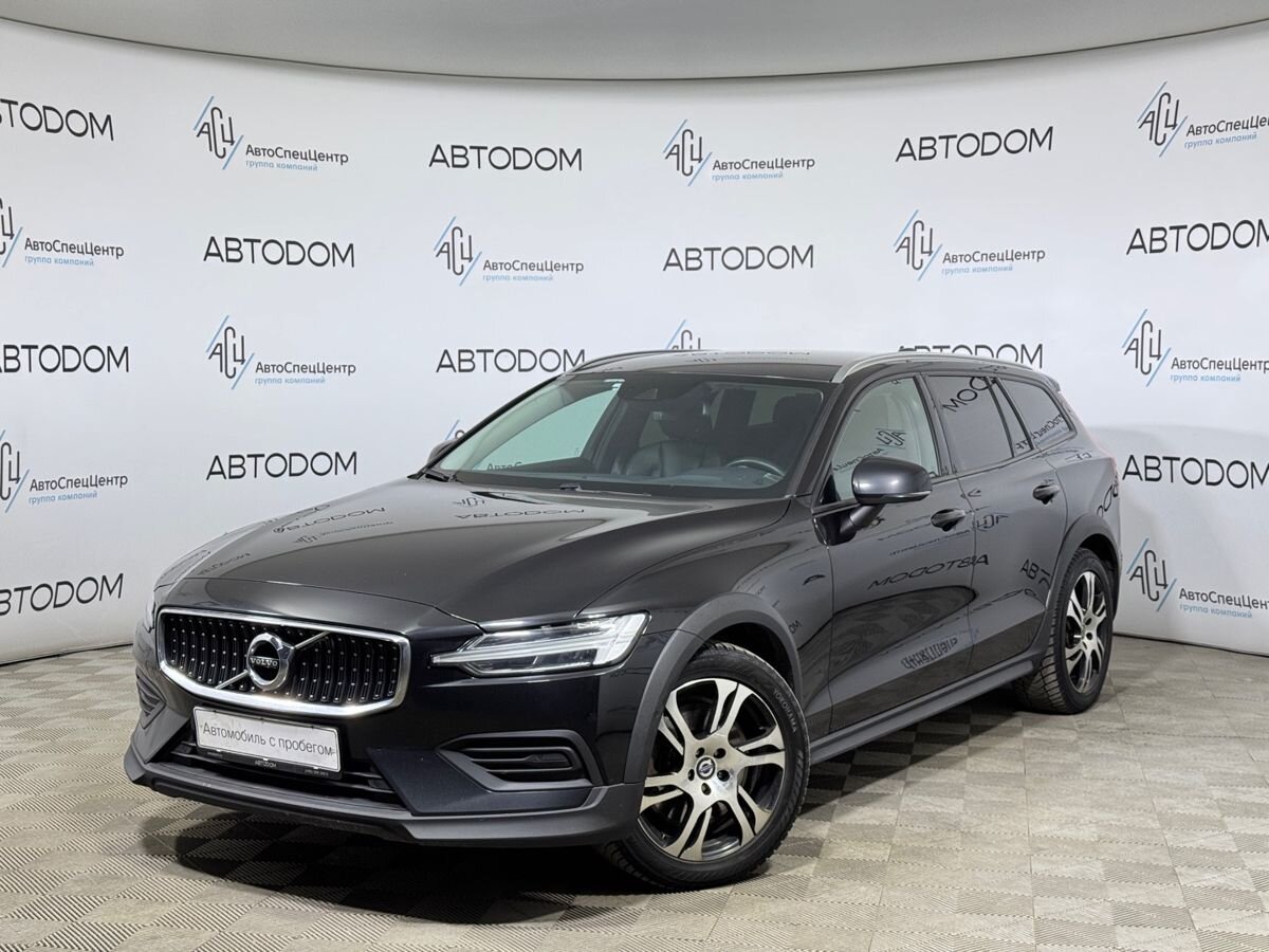 Автомобиль Volvo V60 Cross Country II поколение 2.0 AT 4WD (250 л.с.) Cross Country Plus Чёрный 2019 с пробегом 161 055 км