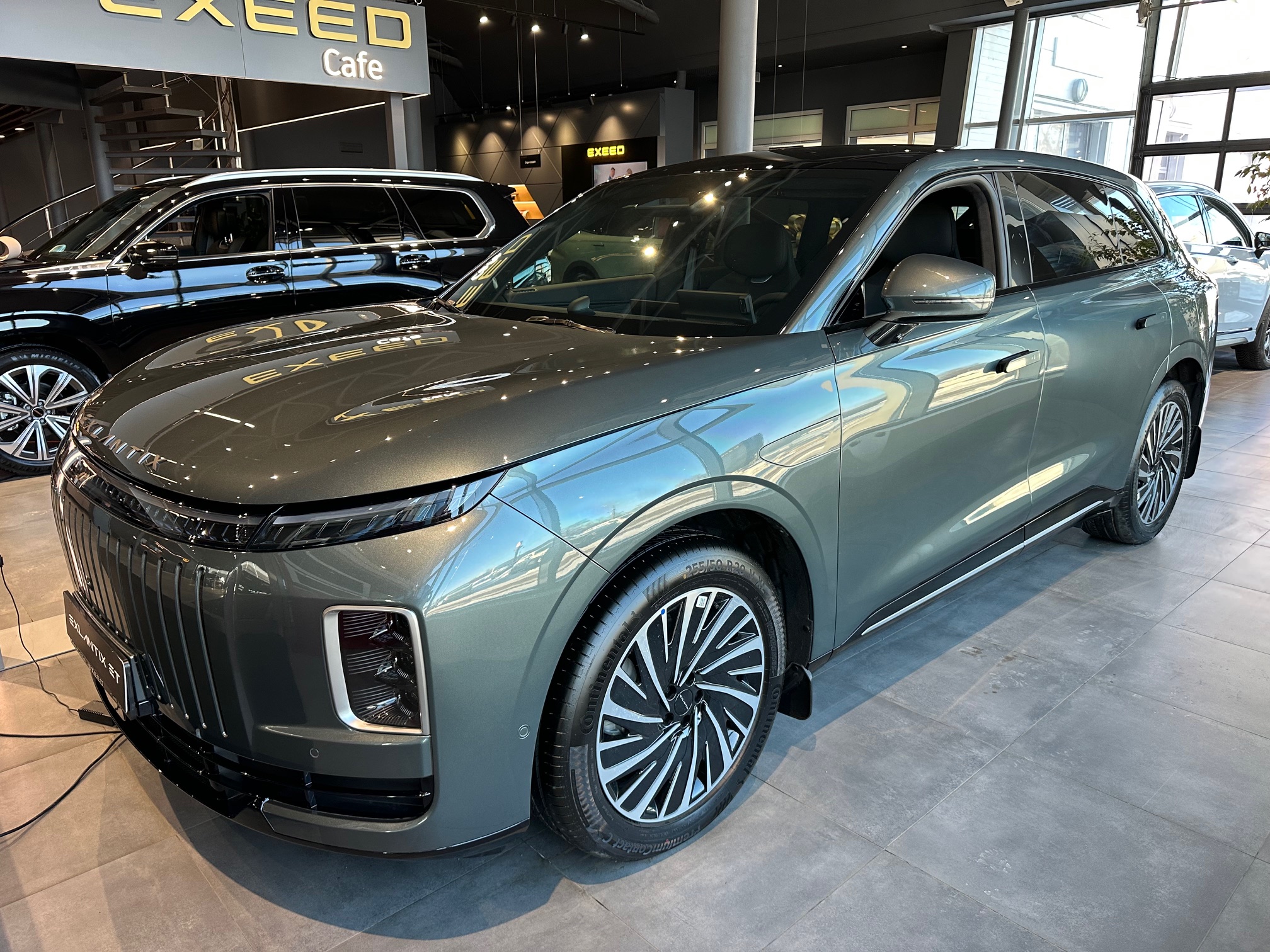 EXEED EXLANTIX ET I поколение 1.5hyb AT 4WD (469 л.с.) Топ Зелёный 2025 