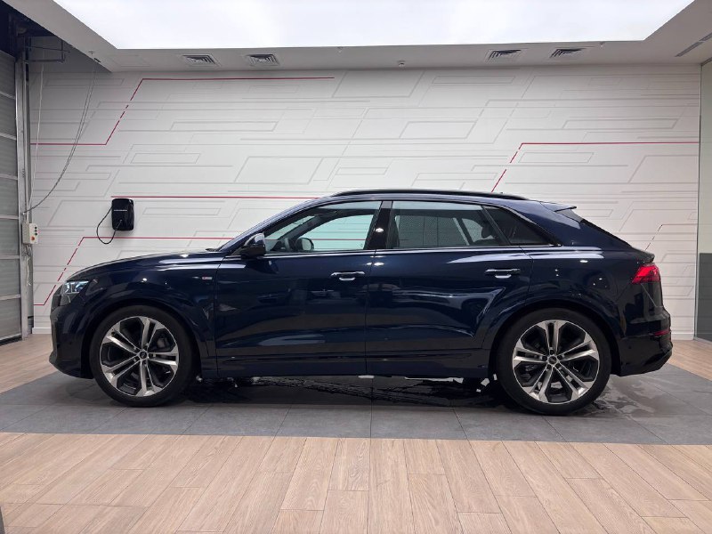 Автомобиль Audi Q8 I (4M) [рестайлинг] 3.0 AT 4WD (340 л.с.) 55 TFSI quattro tiptronic Синий 2025 