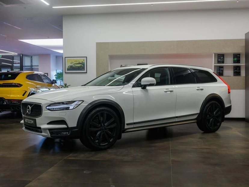 Volvo V90 Cross Country I поколение 2.0d AT 4WD (190 л.с.) Pro Белый 2019 с пробегом 219 358 км