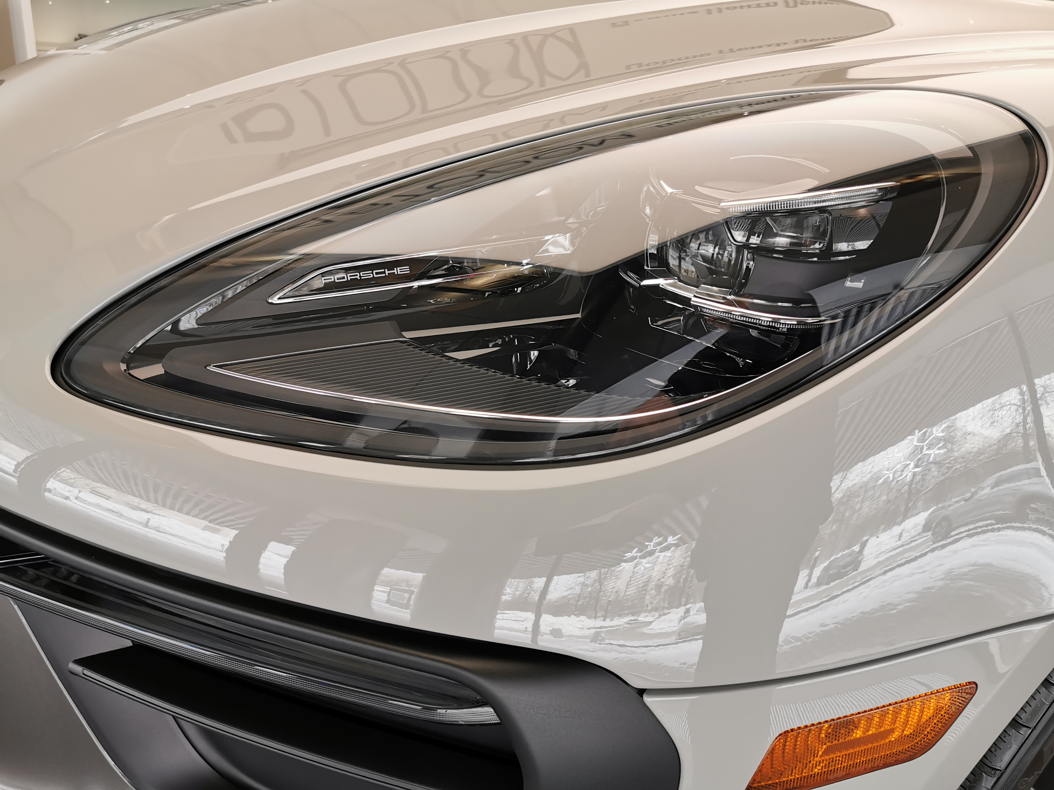 Автомобиль Porsche Macan I [2-й рестайлинг] 2.0 AMT 4WD (265 л.с.) T Серый 2025 