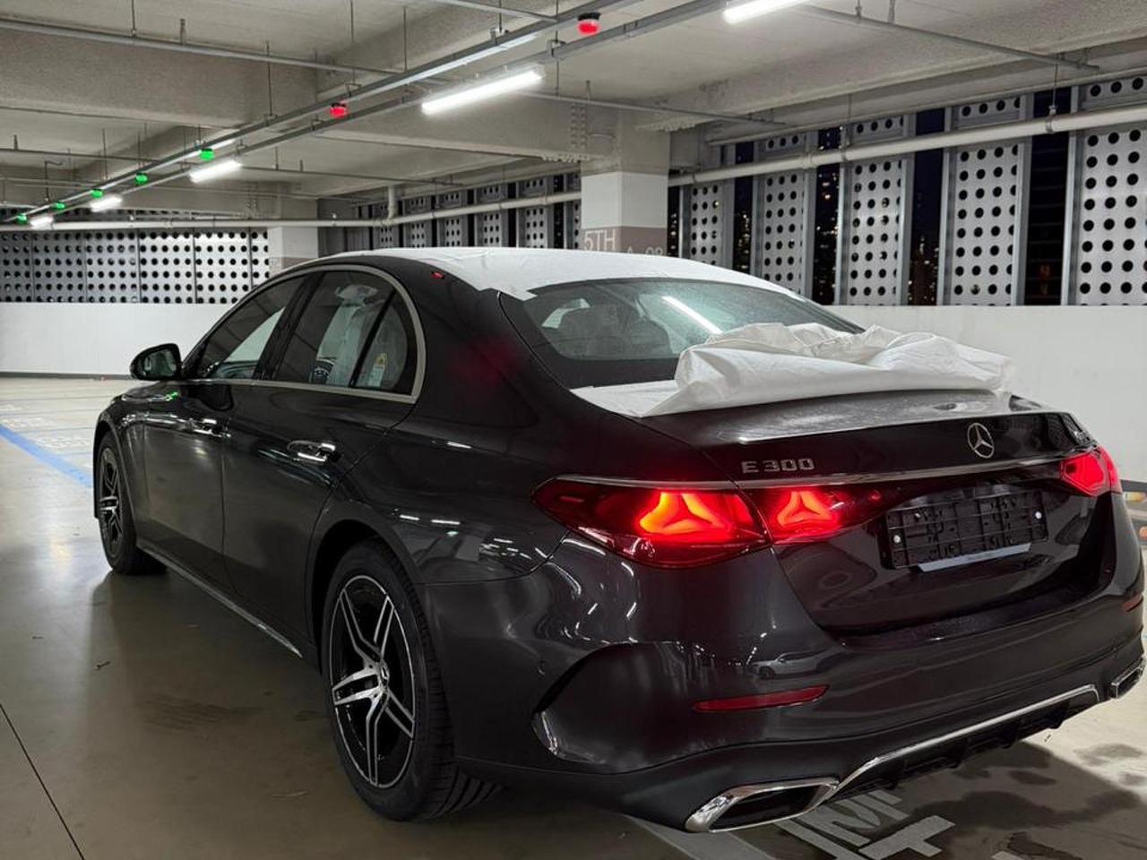 Автомобиль Mercedes-Benz E-Класс VI поколение (W214/S214) 2.0 AT 4Matic (258 л.с.) Exclusive Серый 2025 