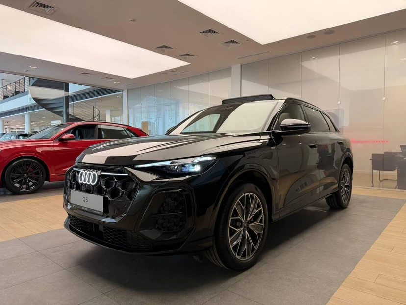 Автомобиль Audi Q5 III поколение 2.0 AMT 4WD (204 л.с.) 40 TFSI Quattro Чёрный 2026