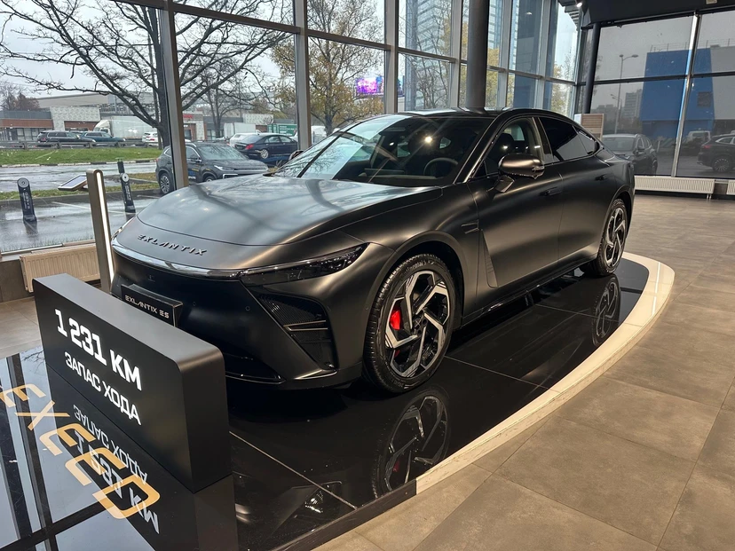 EXEED EXLANTIX ES I поколение 1.5hyb AT 4WD (469 л.с.) TOP Чёрный 2025