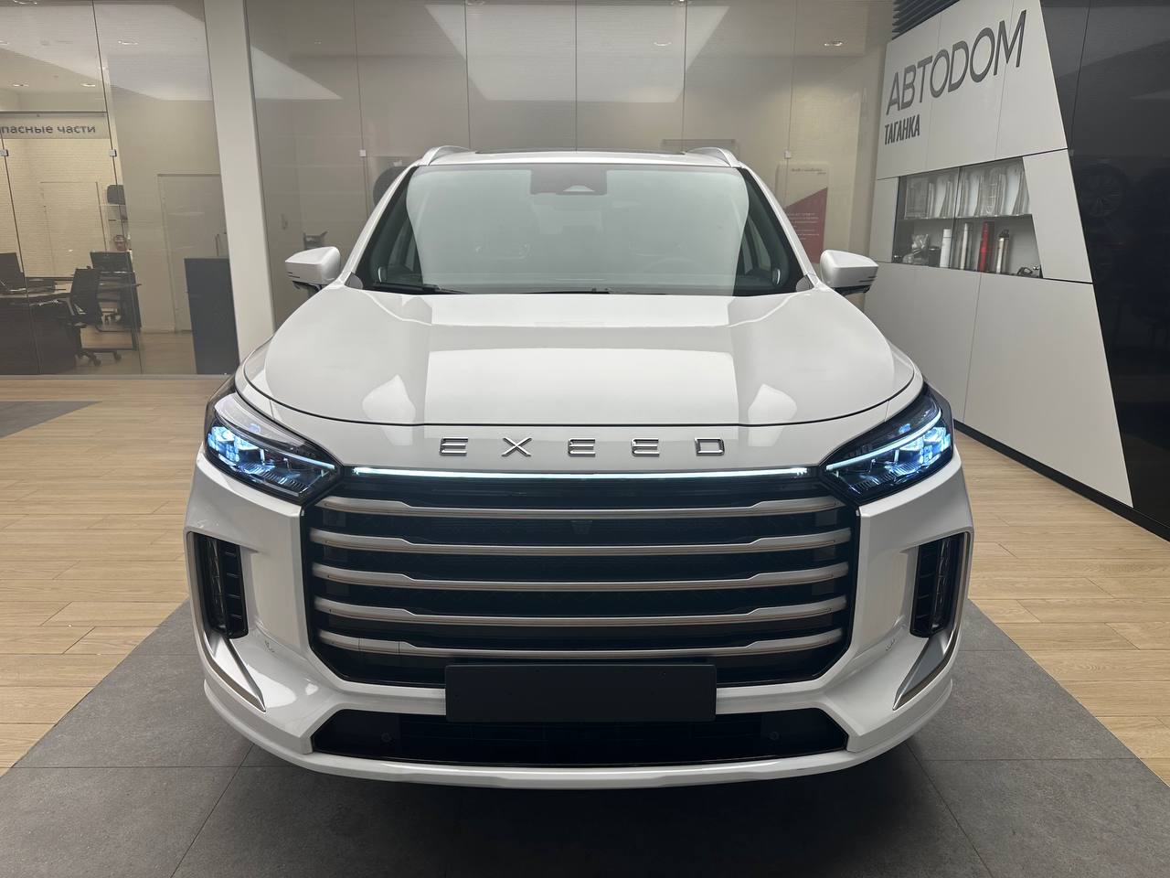 Автомобиль EXEED VX I [рестайлинг] 2.0 AT 4WD (249 л.с.) Президент 7 мест Белый 2025 