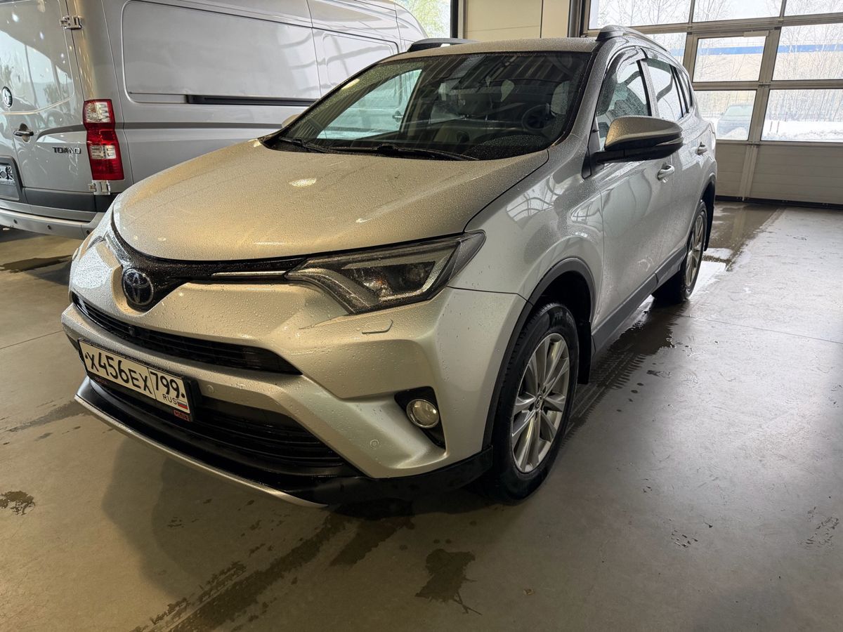 Toyota RAV4 IV (XA40) [рестайлинг] 2.5 AT 4WD (180 л.с.) Престиж Safety Серебристый 2018 с пробегом 134 000 км